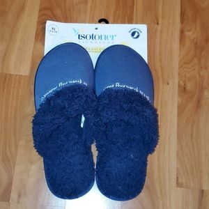 NWT Isotoner Woman's Slippers